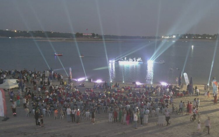 Altın Koza’da göl üzerinde konser Altın Koza’da göl üzerinde konser
