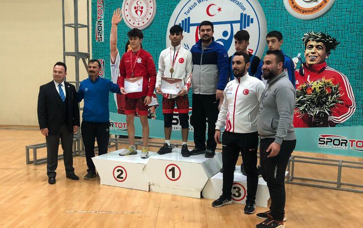 Nevşehirli halterci Türkiye Şampiyonu oldu Nevşehirli halterci Türkiye Şampiyonu oldu