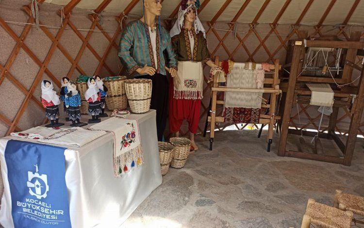 Kocaeli tanıtım çadırı Bitlis Ahlat’ta ilgi görüyor