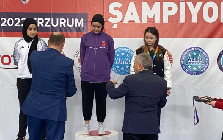 NNYÜ Türkiye Üniversiteler Kick Boks Şampiyonası’ndan madalya ile döndü