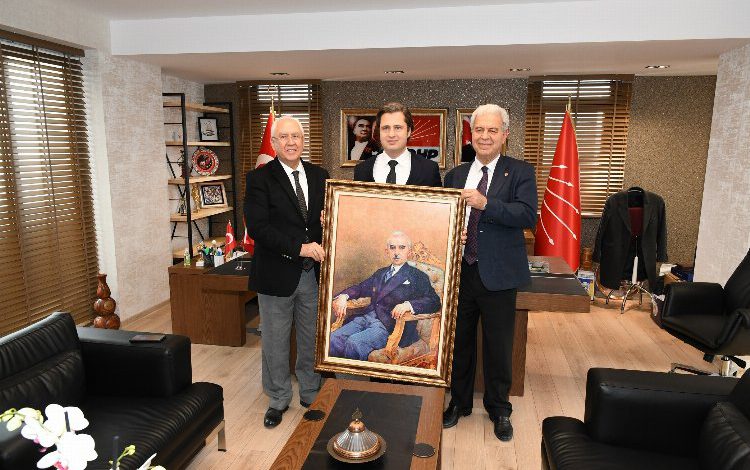 Karabağlar’dan CHP İzmir İl Başkanlığı’na ‘hayırlı olsun’ ziyareti Karabağlar’dan CHP İzmir İl Başkanlığı’na ‘hayırlı olsun’ ziyareti