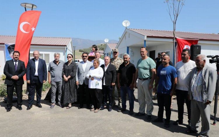 Hatay’da prefabriklerin 2. etabı teslim edildi Hatay’da prefabriklerin 2. etabı teslim edildi