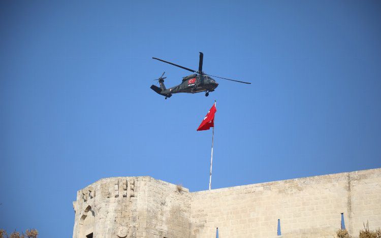 Tarihi Gaziantep Kalesi’nde helikopter gösterisi
