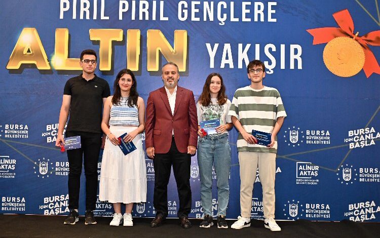 Bursa’da başarılı gençlere ‘altın’ ödül Bursa’da başarılı gençlere ‘altın’ ödül