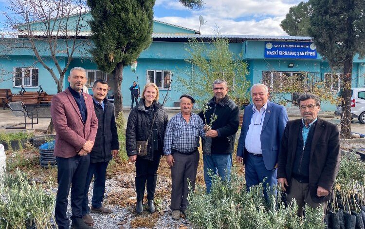 Manisa’nın ilçelerinde fidanlar teslim ediliyor