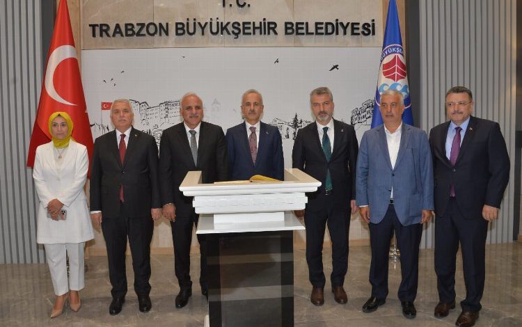 Bakan Uraloğlu Trabzon Büyükşehir’i ziyaret etti Bakan Uraloğlu Trabzon Büyükşehir’i ziyaret etti