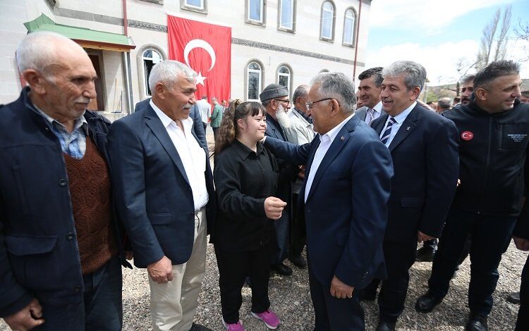 Memduh Büyükkılıç’tan ‘hizmetkar’ mesajı