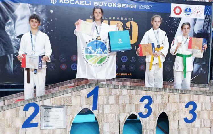 Sakaryalı sporculara uluslararası 15 madalya