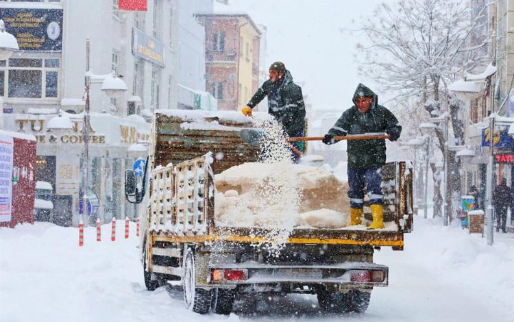 Aksaray Belediyesi 85 aracıyla kar mesaisinde