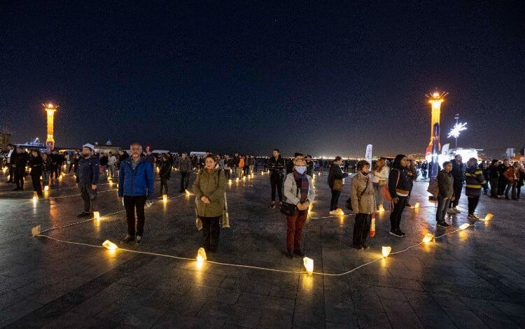 İzmir Ata’ya saygı nöbetinde