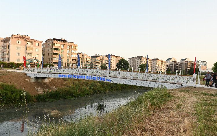 Bursa’da Ayvalıdere’ye estetik köprü