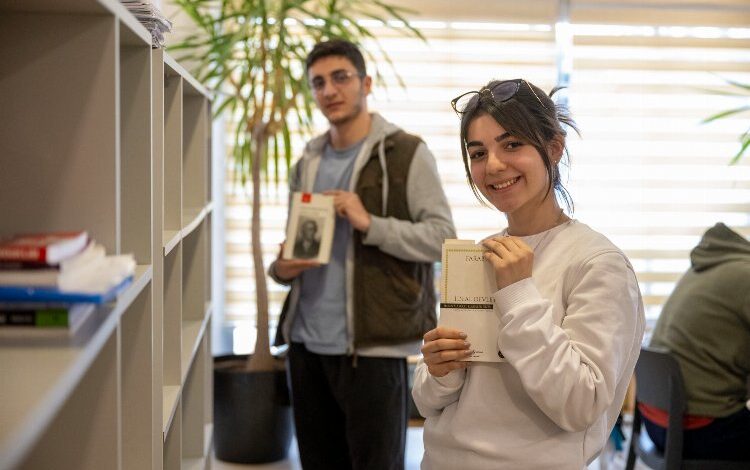 Gençler geleceğe güvenle bakıyor Gençler geleceğe güvenle bakıyor