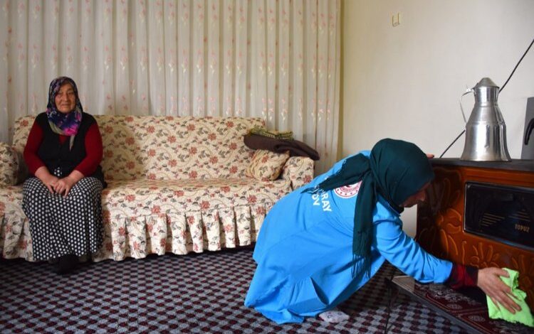 Aile ve Sosyal Hizmetler’in ‘Ulusal Vefa’sı sürüyor Aile ve Sosyal Hizmetler’in ‘Ulusal Vefa’sı sürüyor