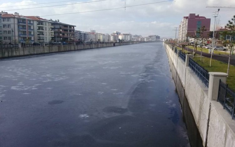 Afyonkarahisar’da dere dondu