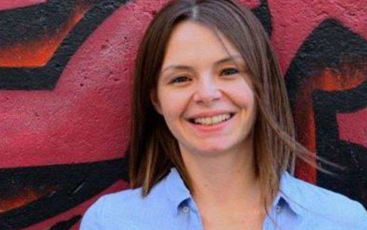 Merve Engin ‘ Kıyıya Oturmanın Böylesi’yle Bursa’ya geliyor