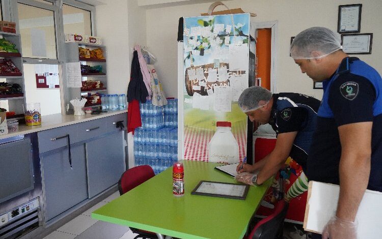 Çayırova Zabıtası’ndan okul kantinlerine denetim Çayırova Zabıtası’ndan okul kantinlerine denetim