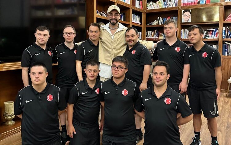 Ünlü rapçi SEFO’dan U18’e ‘milli’ moral Ünlü rapçi SEFO’dan U18’e ‘milli’ moral