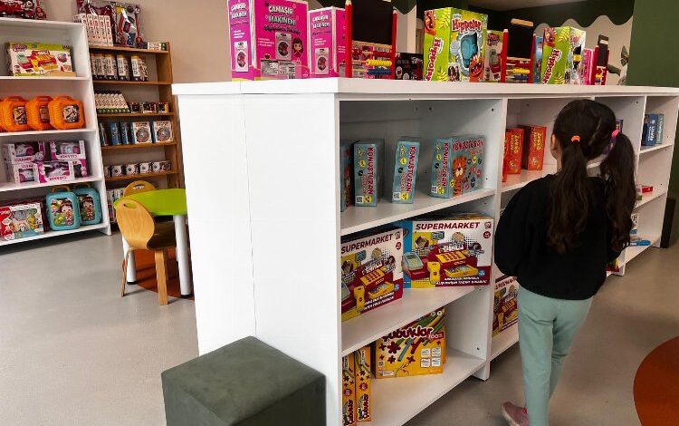 Muğla’da ‘Oyuncak Kütüphanesi’ miniklerin ilgi odağı oldu Muğla’da ‘Oyuncak Kütüphanesi’ miniklerin ilgi odağı oldu