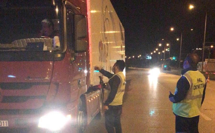 Manisa’da sebze-meyve denetimi gece gündüz sürüyor Manisa’da sebze-meyve denetimi gece gündüz sürüyor