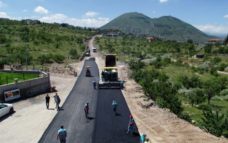 Kayseri Talas’ta asfalt çalışması sürüyor Kayseri Talas’ta asfalt çalışması sürüyor