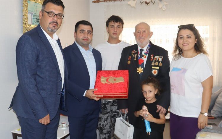 İzmit kahraman gazileri unutmadı