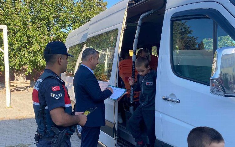 Mecidiye öğrenci servislerine Jandarma denetimi Mecidiye öğrenci servislerine Jandarma denetimi