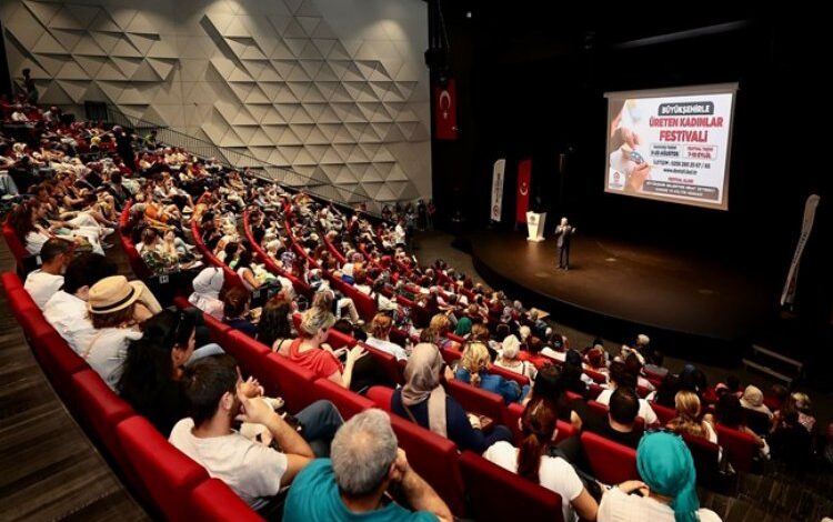 Büyükşehir üreten kadınların yanında Büyükşehir üreten kadınların yanında