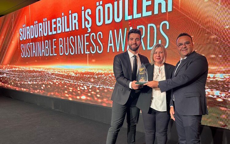 Efes Tarlası Yaşam Köyü’ne ‘sürdürülebilirlik’ ödülü Efes Tarlası Yaşam Köyü’ne ‘sürdürülebilirlik’ ödülü