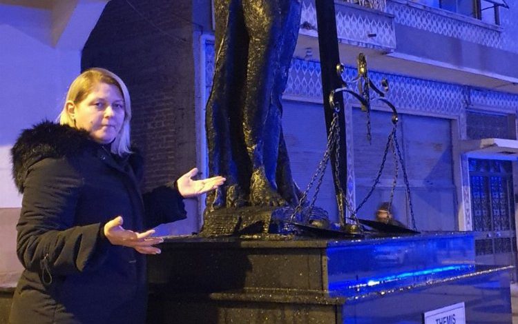 Edirne Uzunköprü’de ‘Adalet Anıtı’nı yaktılar