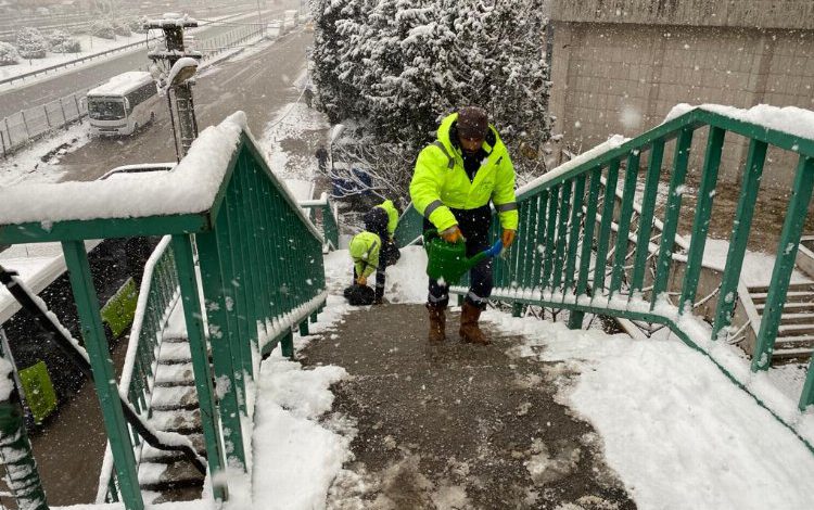 Kocaeli’nde üst geçitler ve yaya yolları açık Kocaeli’nde üst geçitler ve yaya yolları açık