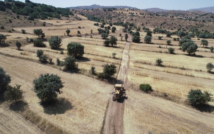 Kayseri Başakpınar’a 10 kilometrelik yeni tarım yolu Kayseri Başakpınar’a 10 kilometrelik yeni tarım yolu