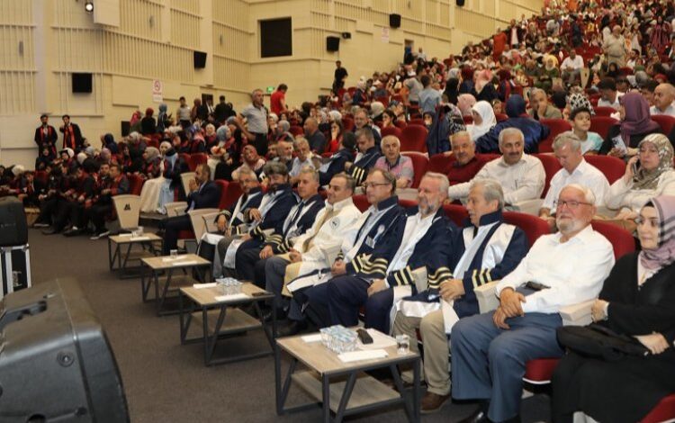 ERÜ İlahiyat’ta mezuniyet coşkusu ERÜ İlahiyat’ta mezuniyet coşkusu