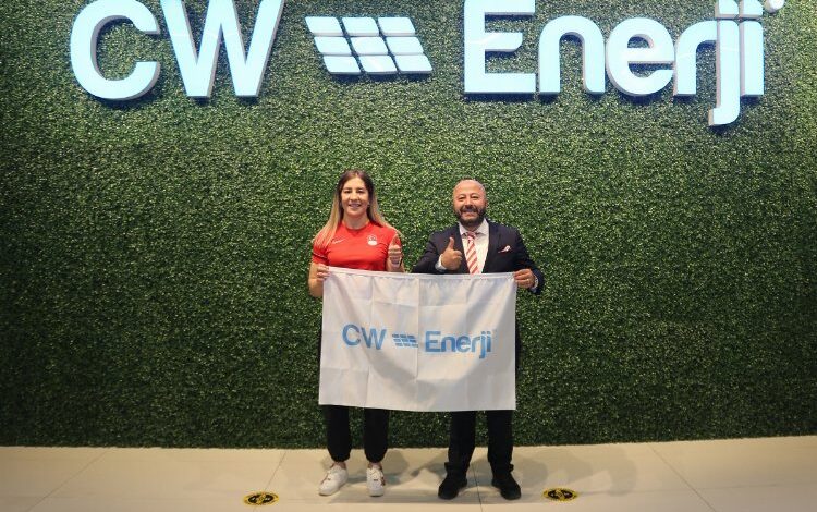 Dünya Şampiyonu milli güreşçiden sponsoruna ziyaret