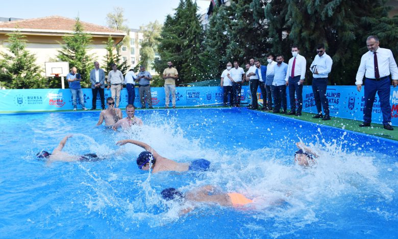 Bursa’da okul bahçeleri yüzme havuzuna dönüştü Bursa’da okul bahçeleri yüzme havuzuna dönüştü