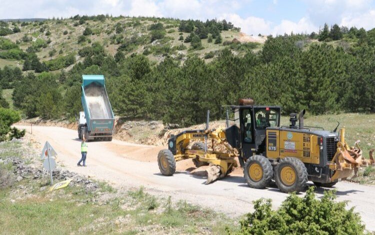Manisa’da hummalı çalışmayla Spil’in yollarına konfor geliyor