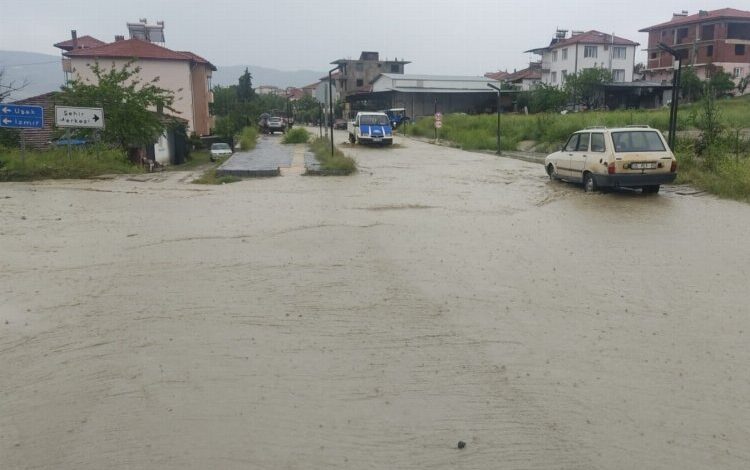 Manisa Selendi’de sağanak yağışa yoğun mesai