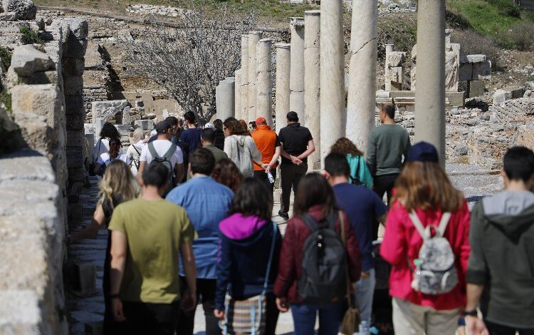 Muğla Kitap Kulübü’nden Celsus’a ziyaret Muğla Kitap Kulübü’nden Celsus’a ziyaret