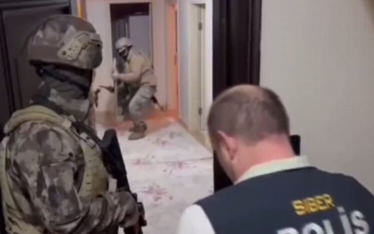 ‘Sahte ses’ operasyonu: 42 tutuklama ‘Sahte ses’ operasyonu: 42 tutuklama