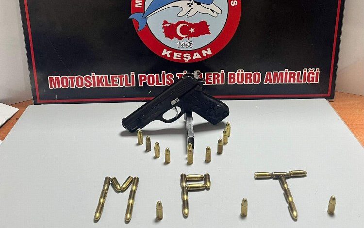 Edirne Keşan’da ruhsatsız silah ele geçirildi Edirne Keşan’da ruhsatsız silah ele geçirildi