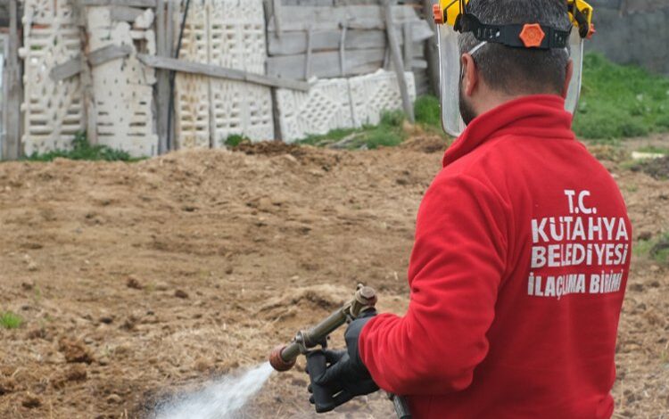 Kütahya’da ilaçlama çalışmaları sürüyor Kütahya’da ilaçlama çalışmaları sürüyor