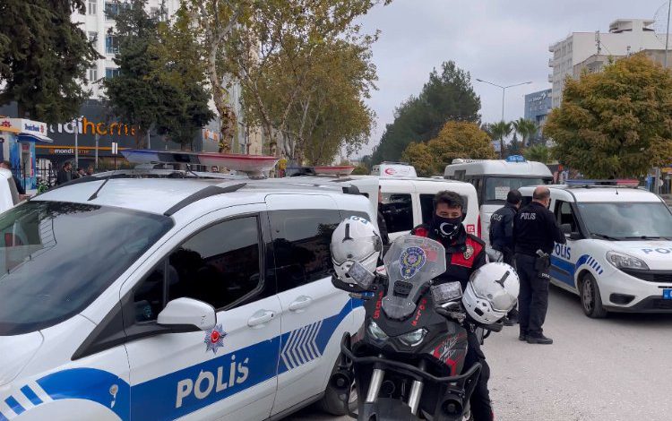 Adıyaman adliye çıkışı 2 kişi yaralandı Adıyaman adliye çıkışı 2 kişi yaralandı