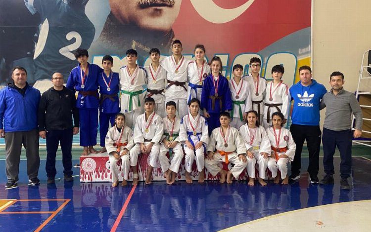 Manisalı judocular 15 madalya ile birinci oldu Manisalı judocular 15 madalya ile birinci oldu