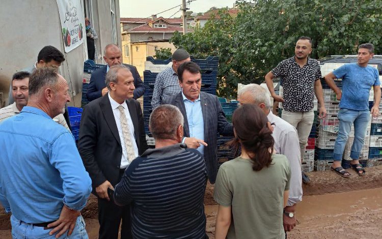 Bursa Osmangazi’de sel felaketin yaraları sarılıyor Bursa Osmangazi’de sel felaketin yaraları sarılıyor