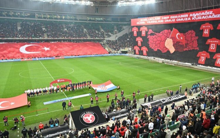 A Millilerimiz evinde mağlup!