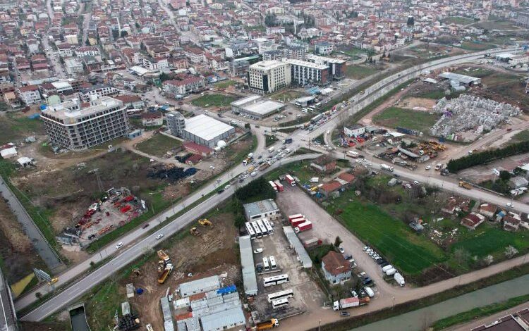 Kocaeli’de ‘köprülü kavşak’ için ilk kazma Kocaeli’de ‘köprülü kavşak’ için ilk kazma