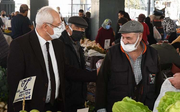 İzmir Karabağlar’da pazarcı esnafına ziyaret İzmir Karabağlar’da pazarcı esnafına ziyaret