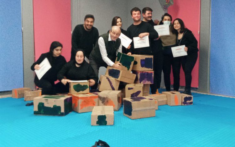 ‘Hoş Geldin Hukuk’ tiyatro severlerden tam not aldı