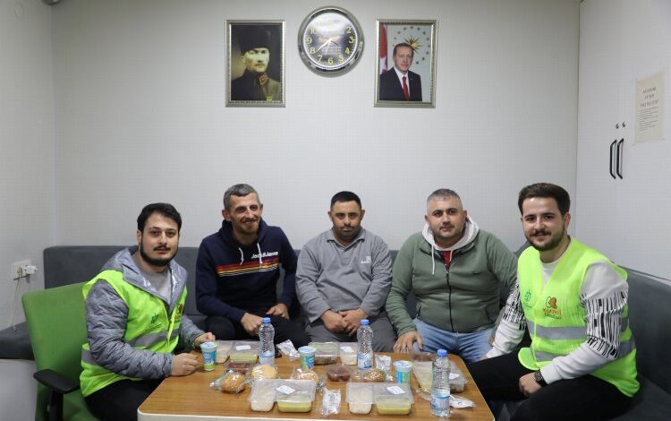 Taksici esnafının iftar yemeği Büyükşehir’den