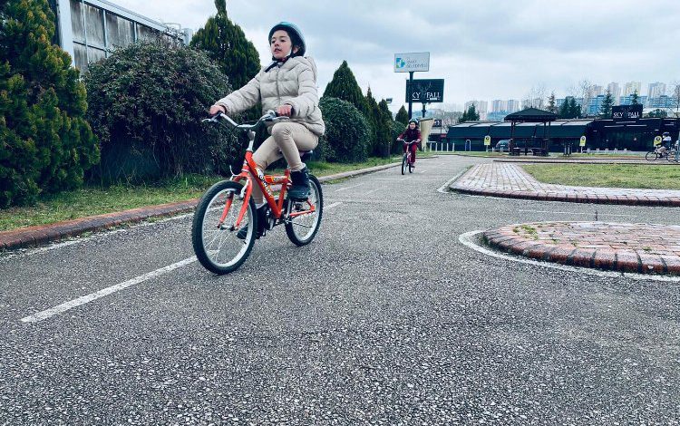 Kocaeli İzmit Belediyesinden öğrencilere ‘Bisiklet ile Trafik Eğitimi’