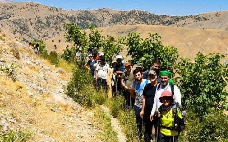 Doğaseverlerden Sason yaylasına yürüyüş